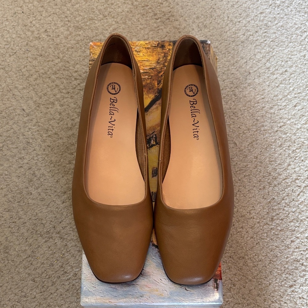 Bella Vita Women's Tan Loafers